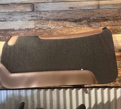 Western Saddle Pad With Leathers 31x32