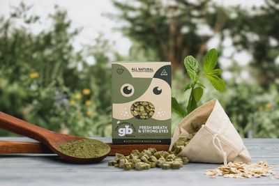 Fresh breath &amp; strong eyes dog treat