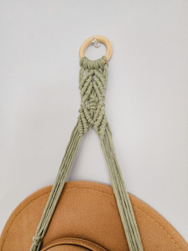 Macrame country hat hanger - single