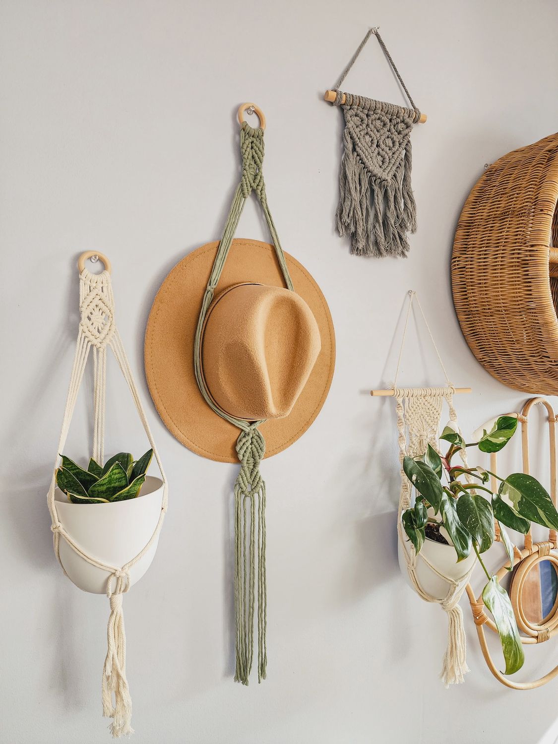 Macrame country hat hanger - single