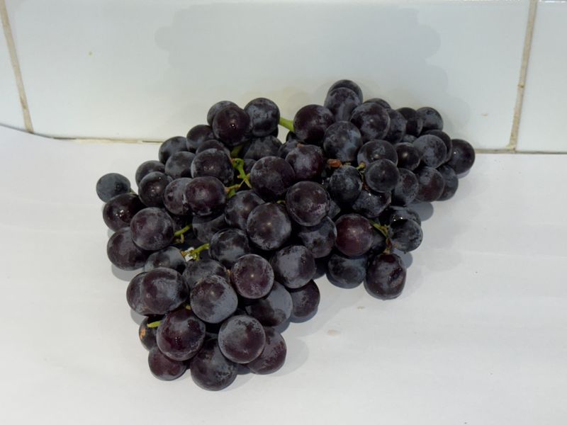Grapes - BLACK, Per 100G