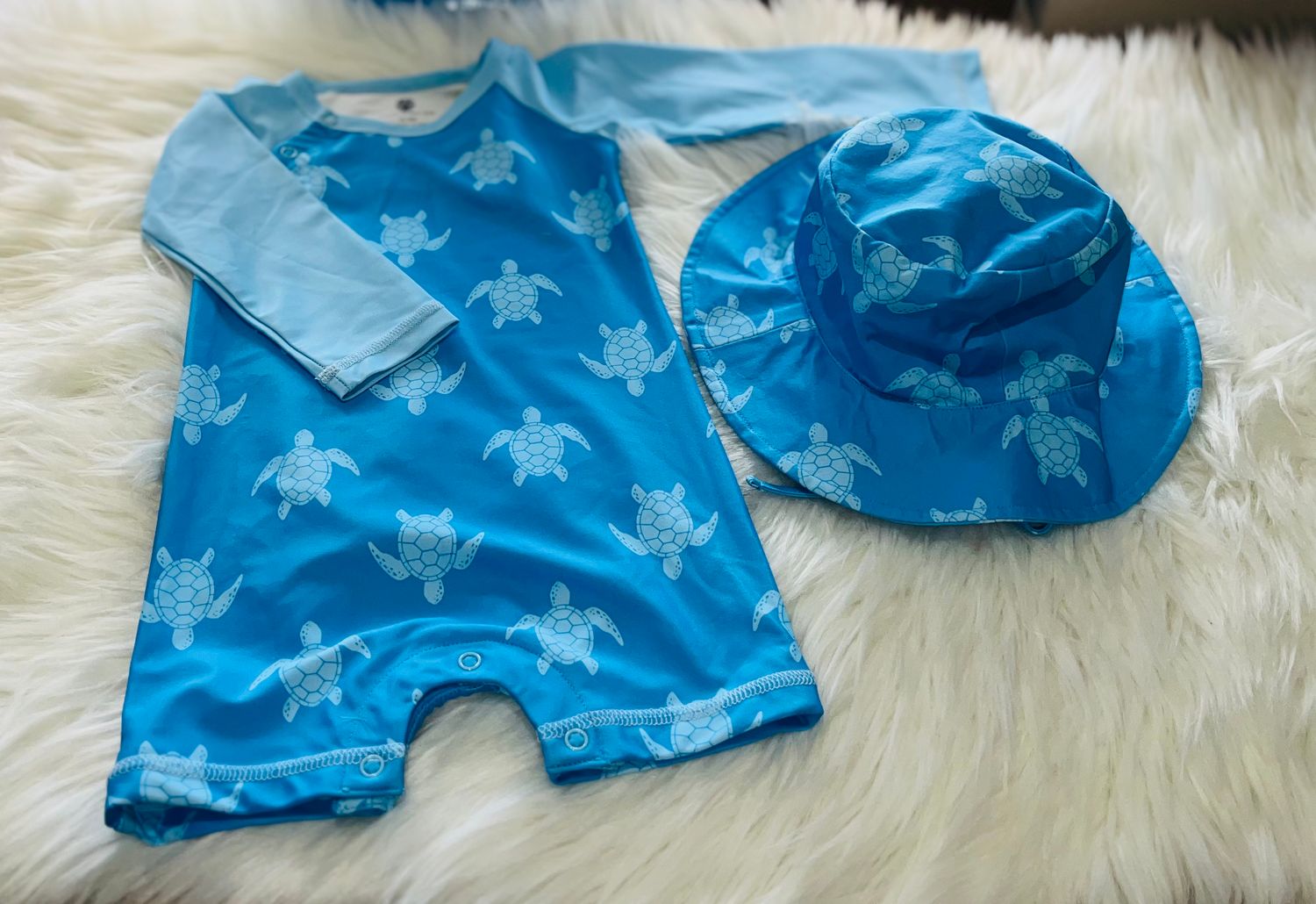  Charlie&#39;s Project Kids- One Piece Rash Guard Suit &amp; Hat