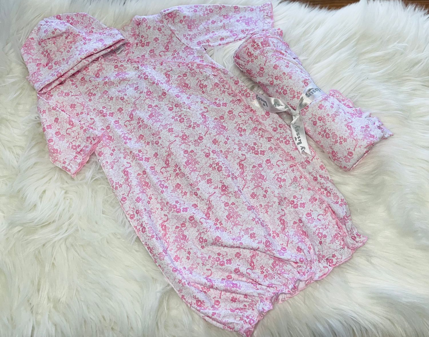 Kissy Kissy- Old English Roses Sac, Hat &amp; Blanket Set, Size: NB, Color: K650 Pink, Style: KGW12708