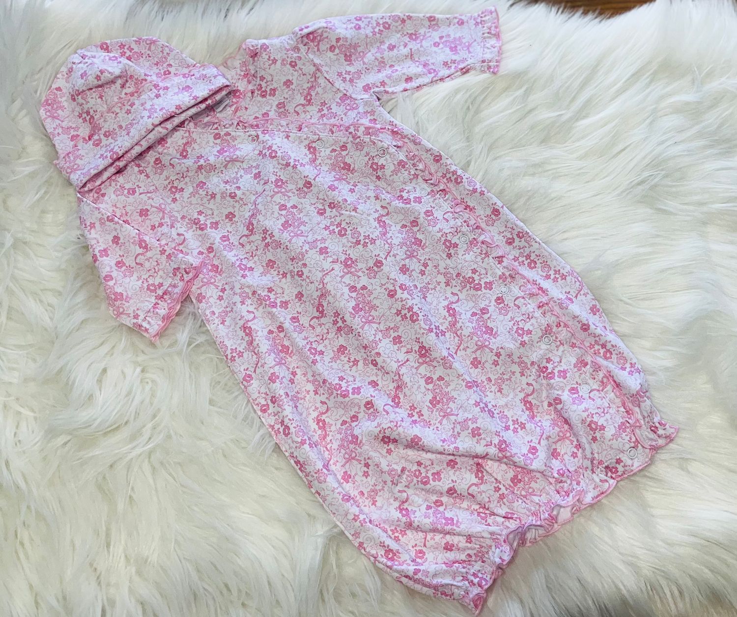 Kissy Kissy- Old English Roses Sac &amp; Hat, Size: SM (0-3M), Color: K650 Pink, Style: KGW12708N