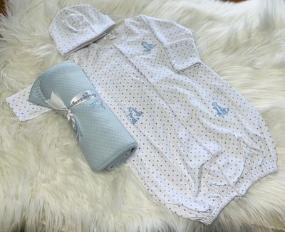 Kissy Kissy- Giraffe Grace Dot Convertible Gown, Hat &amp; Jacquard Blanket