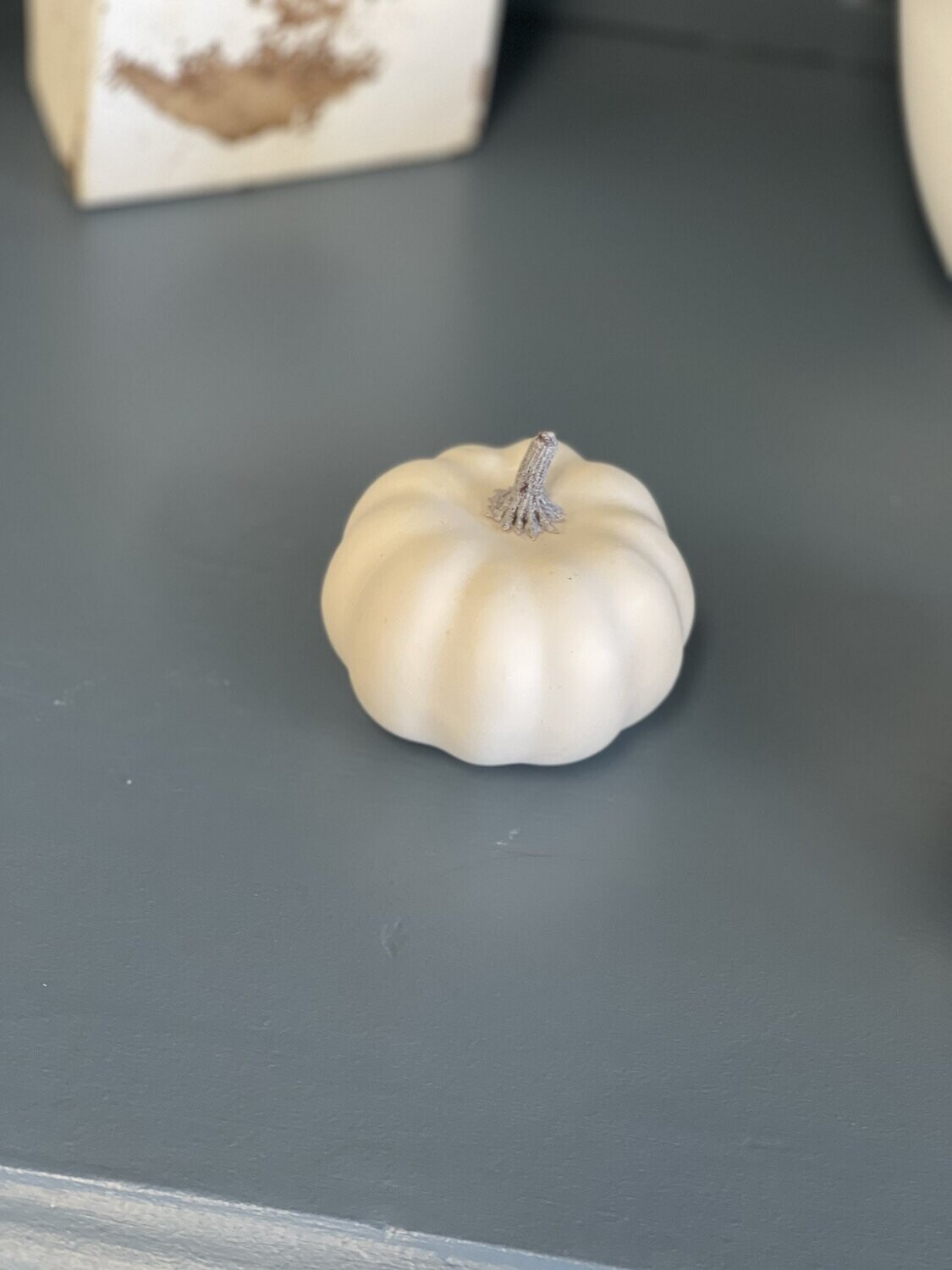 Harvest Pumpkins -Burlap  &amp; White Mini, Color: White