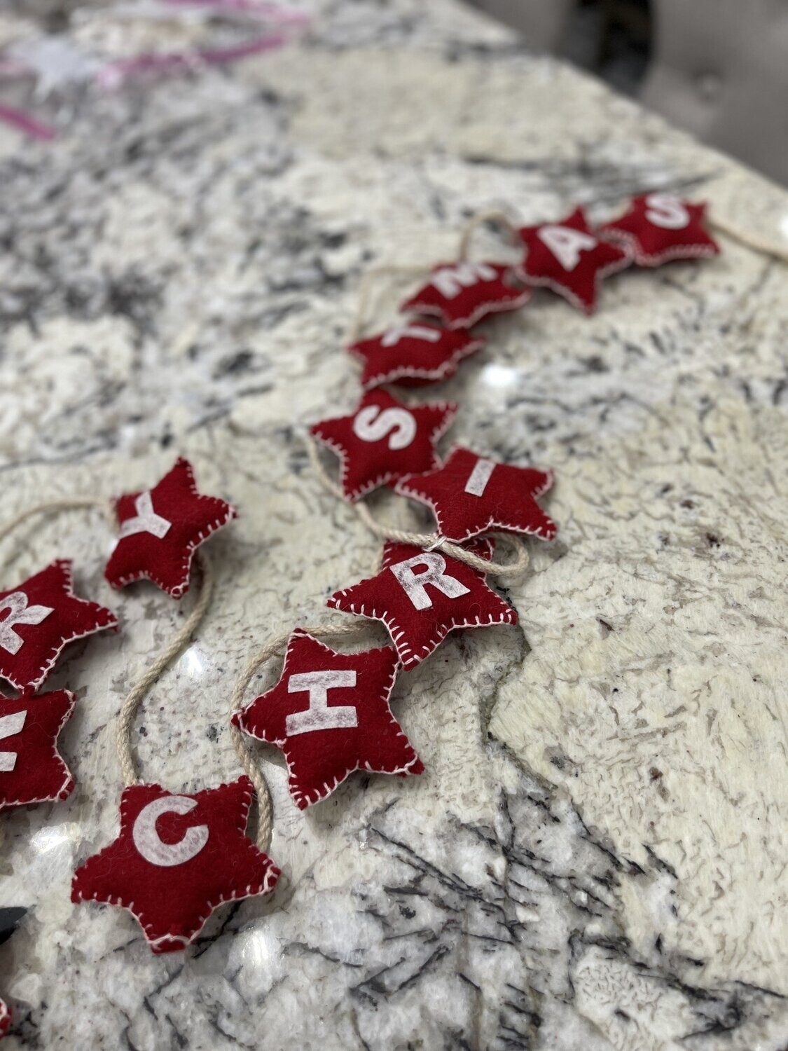 Red &amp; White Star Garland saying &quot;Merry Christmas&quot; 6&#39;