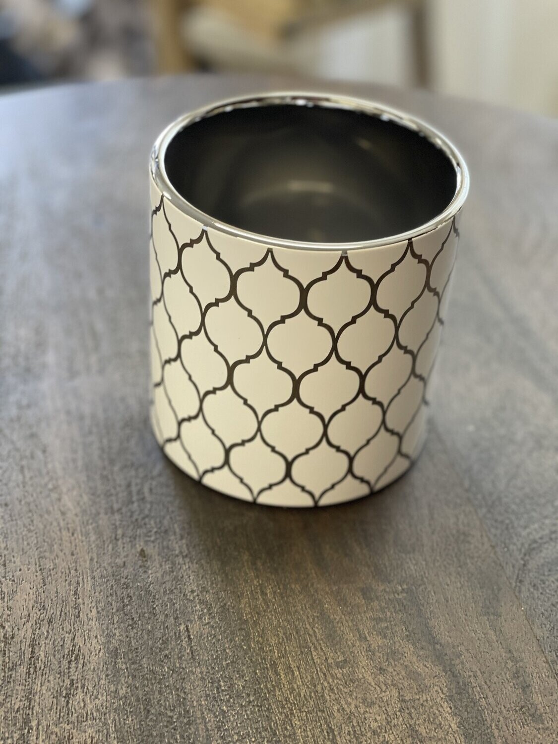 4.5&quot; White with Silver  Design Planter