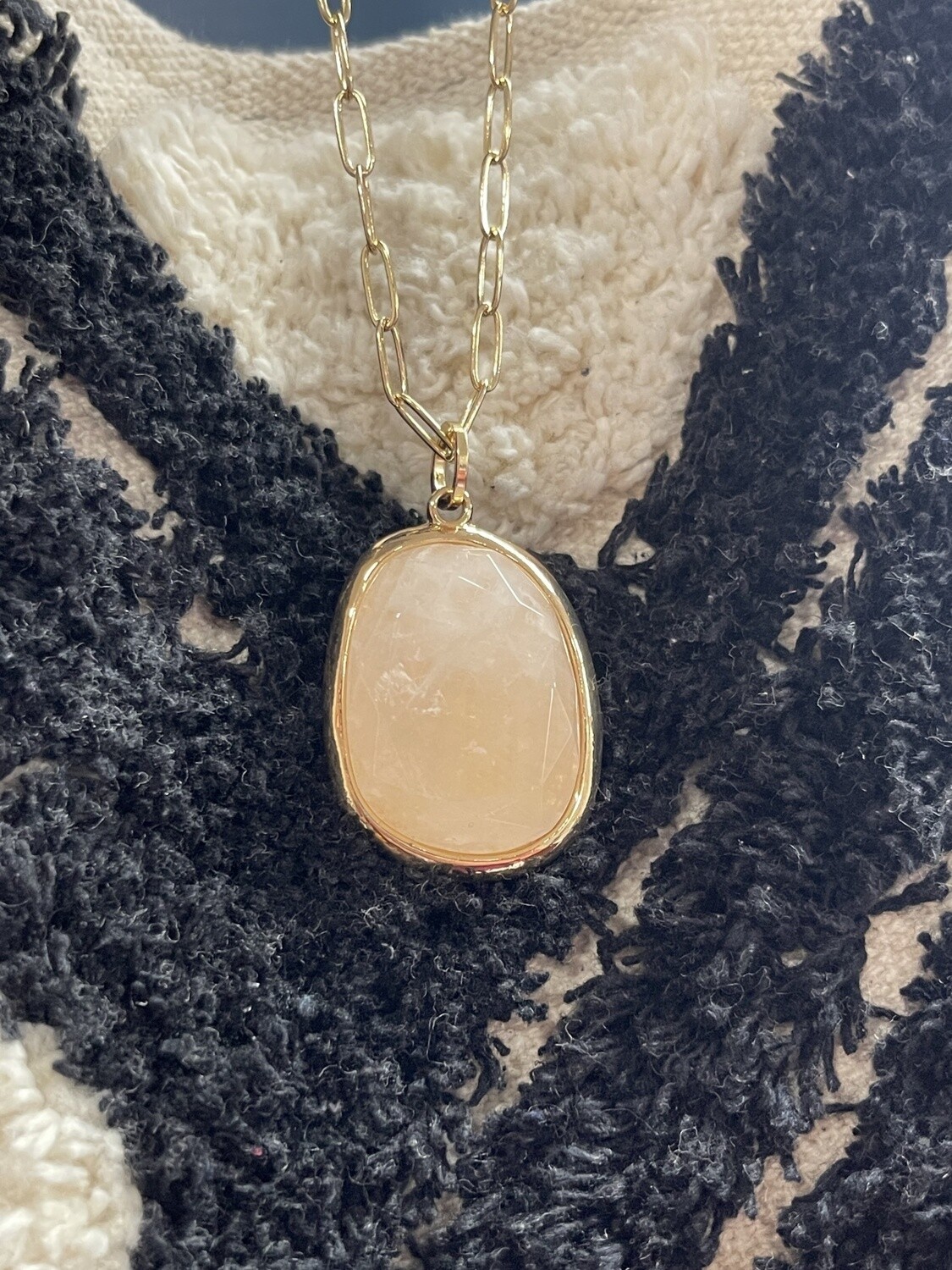 Long Gold Chain with the Pendant / RG