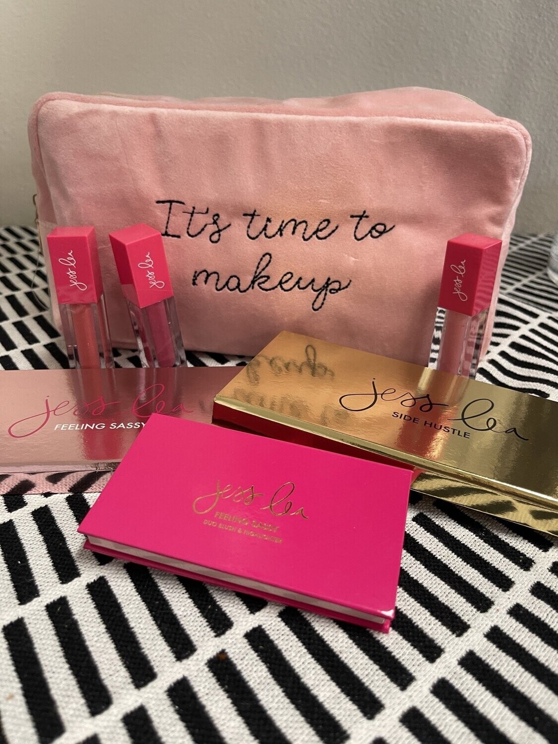 Time to Makeup Large Velvet Bag