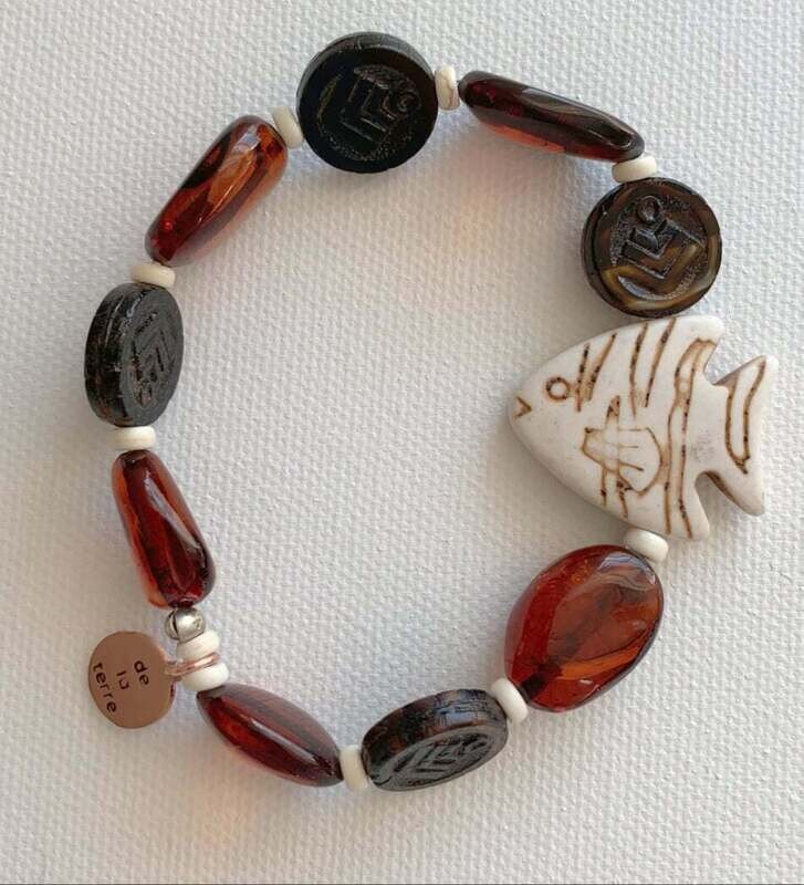 CARNELIAN LUCITE CZECH BEAD BONE FISHY BRACELT