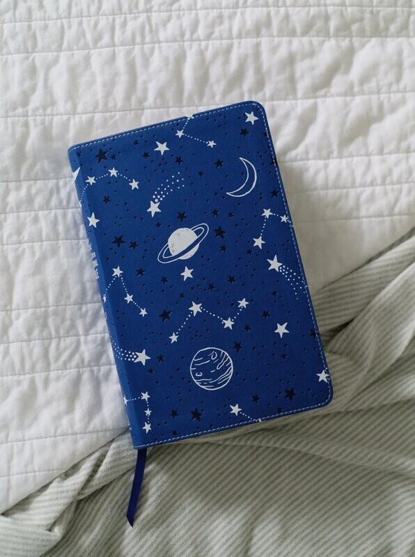 The Kids&#39; Bedtime Devotional Bible NLV (Ages 3-8) Cobalt Cosmos