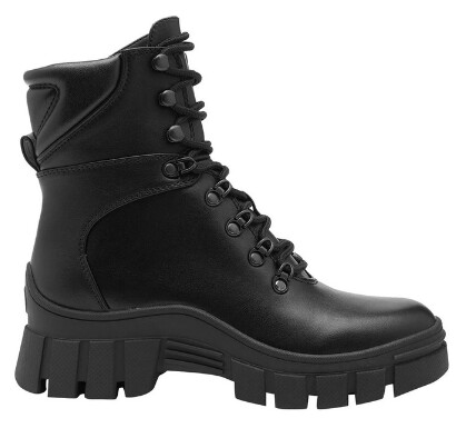 Guess Women&#39;s Lug Sole Hiker Boots, 9.5