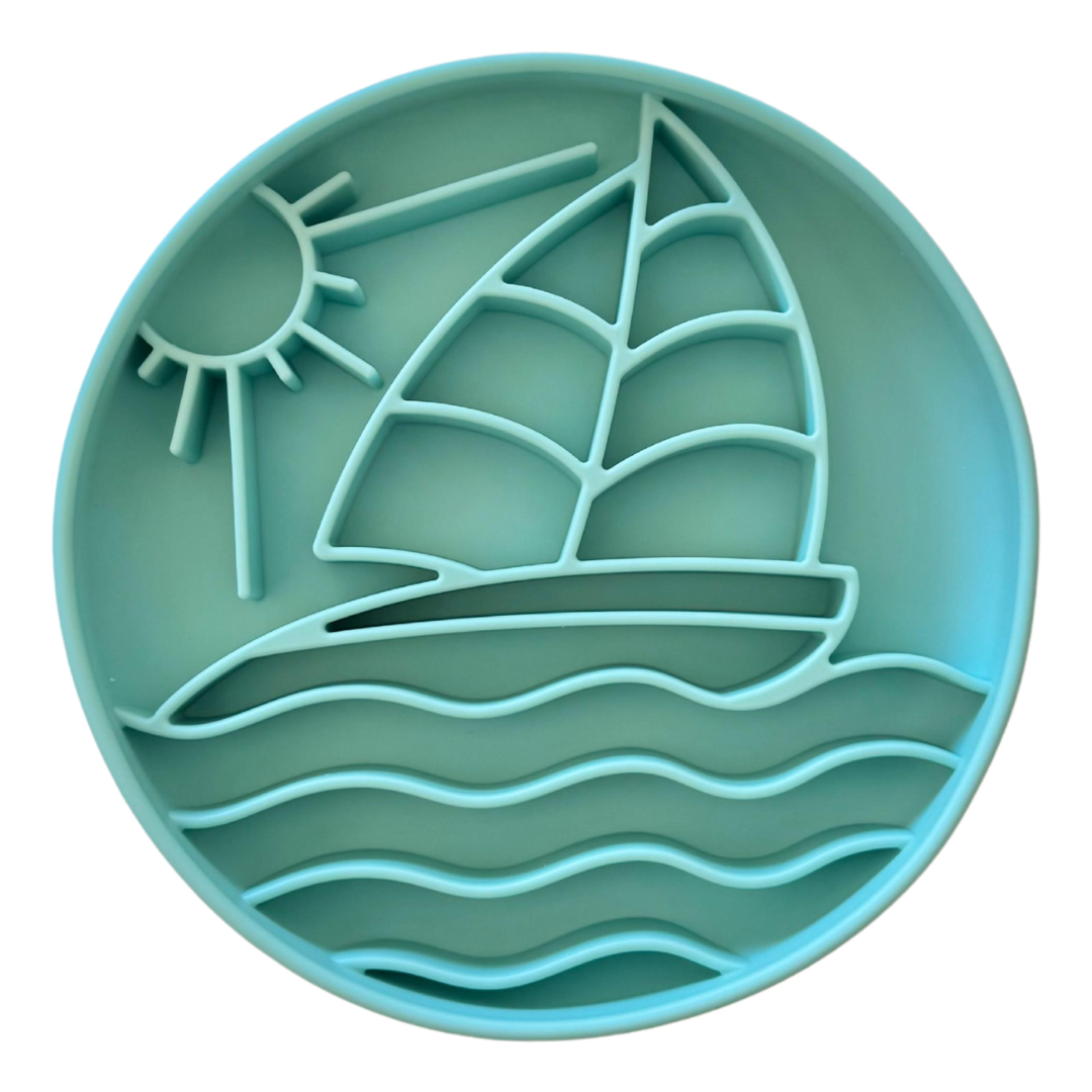 Sailboat slowfeeder