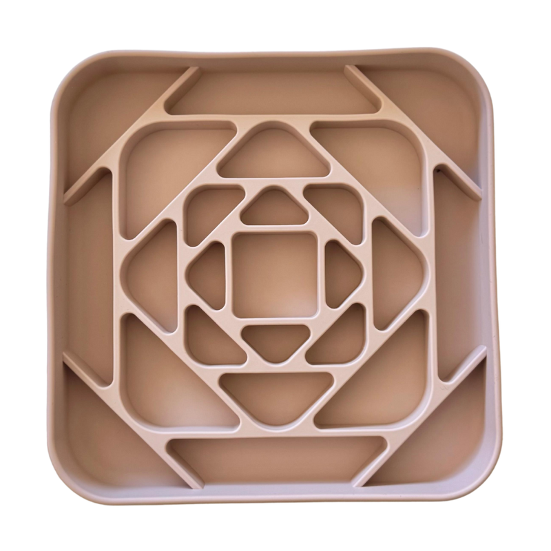 Geometric slowfeeder