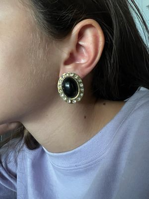 Ovale con pietra nera e zirconi