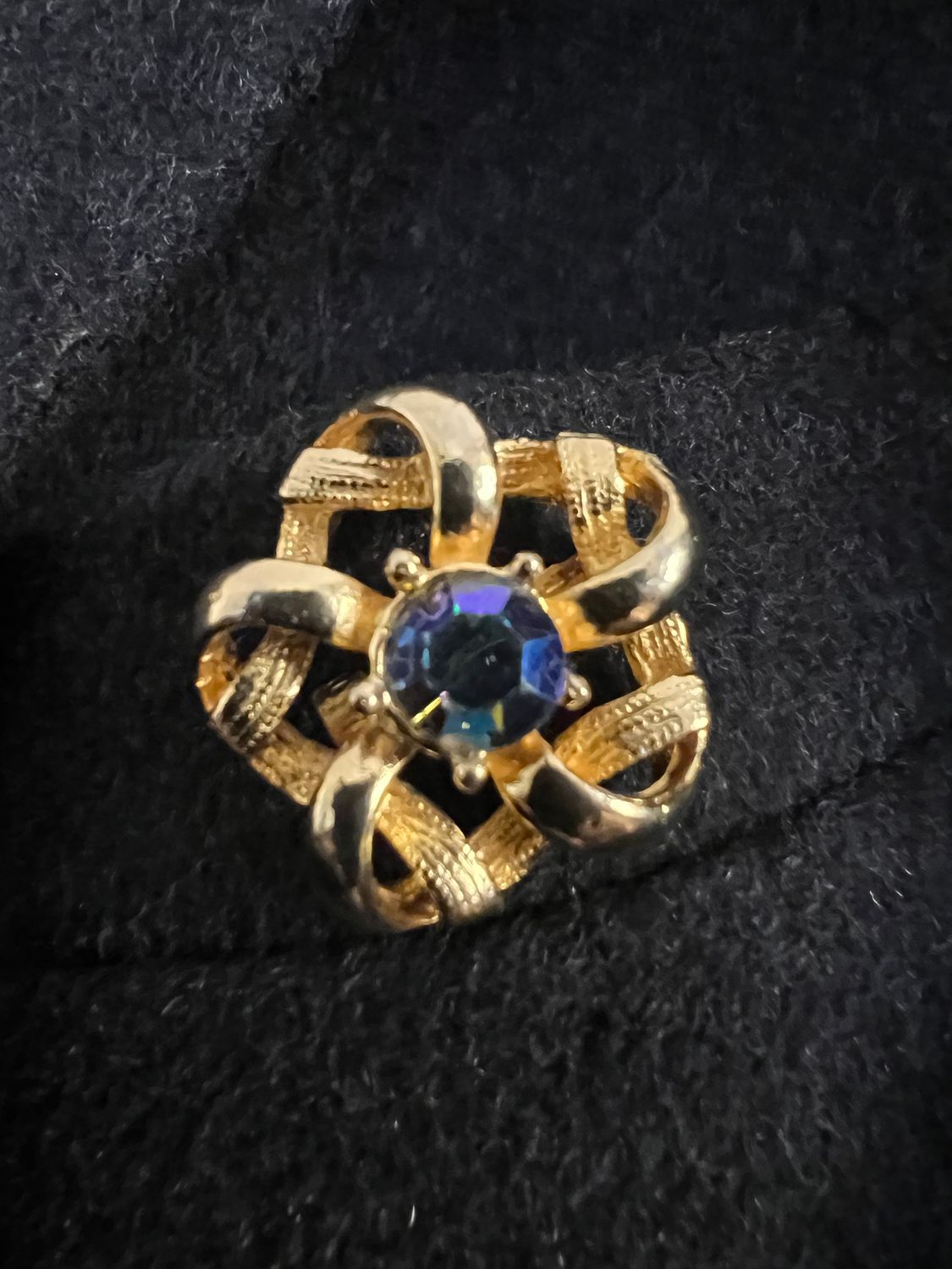 Spilla fiore intrecciato