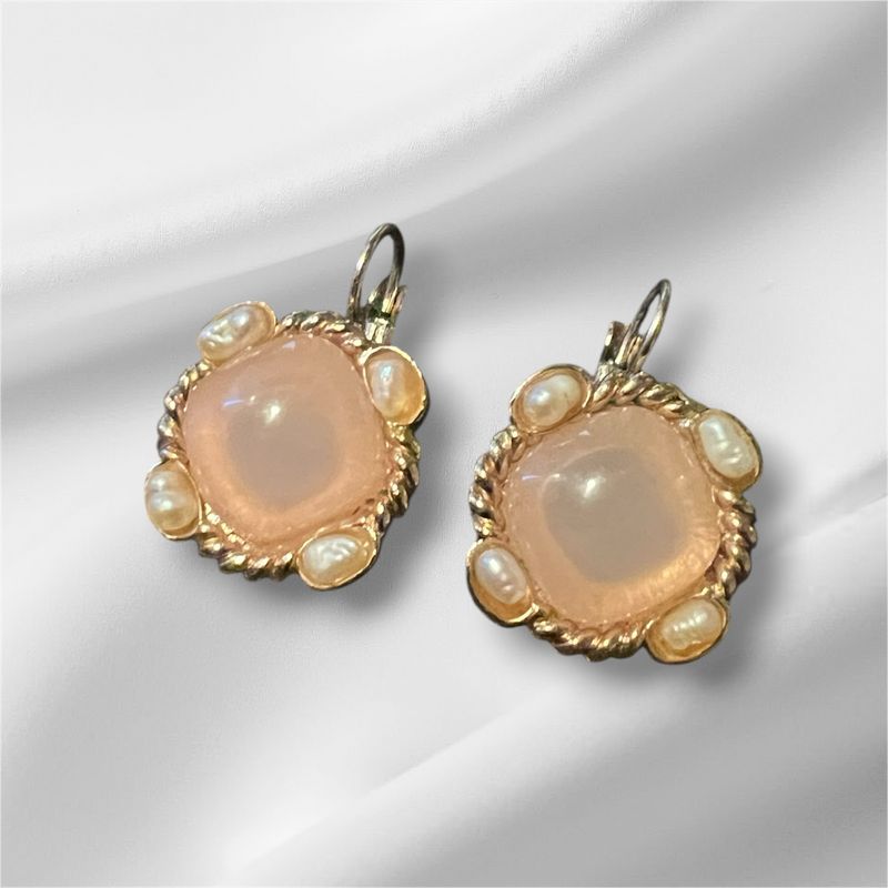 Orecchini con pietra rosa