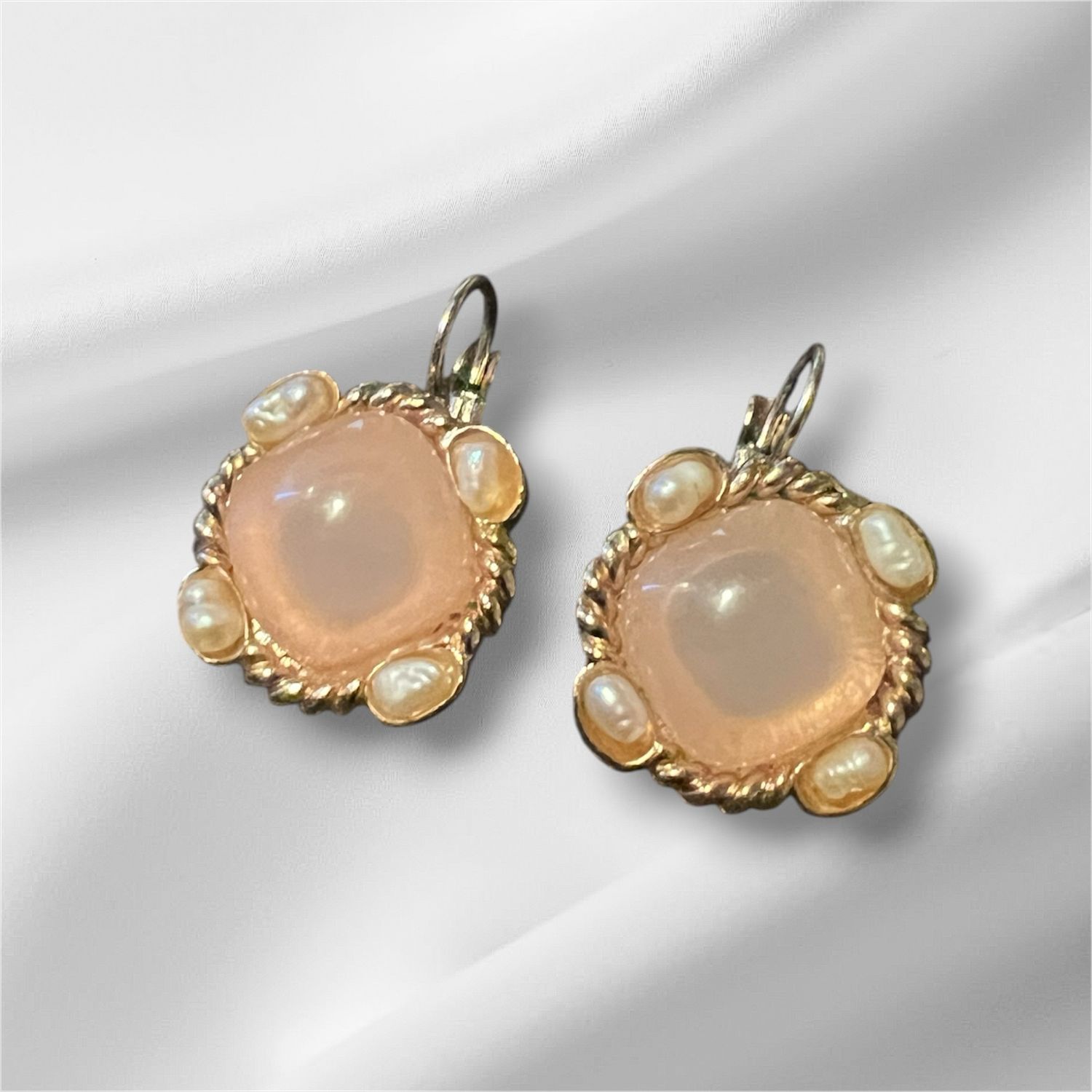 Orecchini con pietra rosa