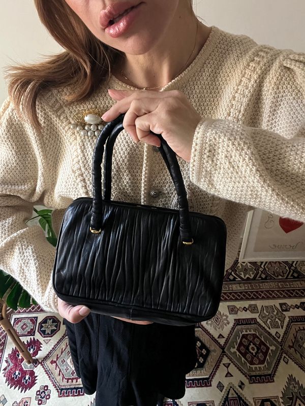 Borsetta vintage in pelle nera Borsetta vintage in pelle nera