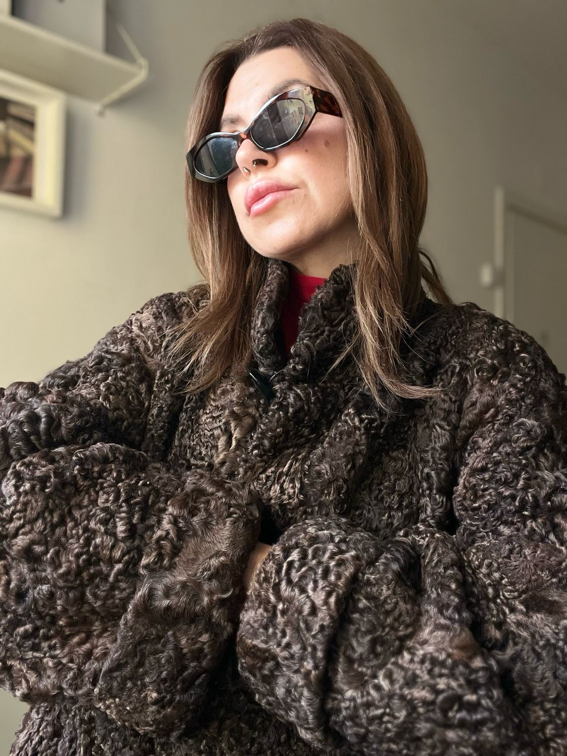 Pelliccia Astrakan marrone scuro