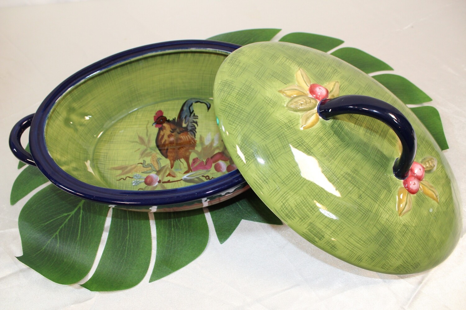Tracy Porter Stoneware Farmhouse 2-quart covered casserole dish features a charming rooster design, adding vintage-inspired flair to your kitchen. 