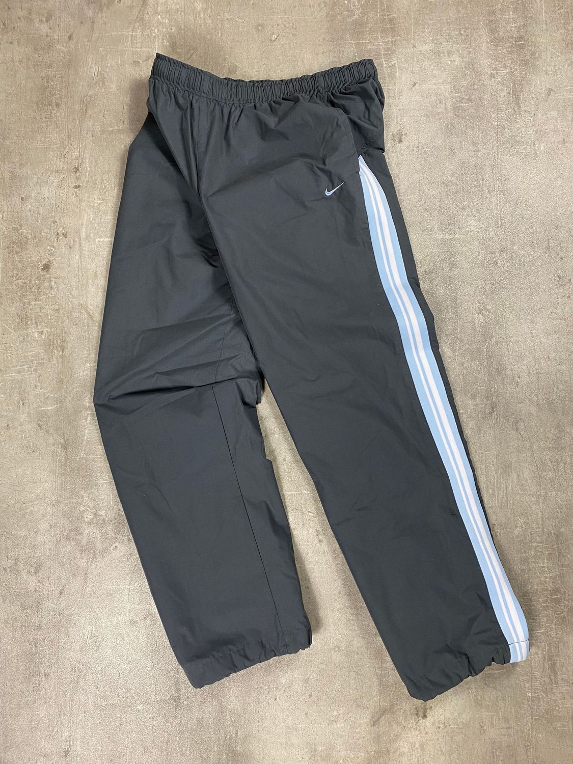 Nike waterproof trackpants vintage three stripes grey