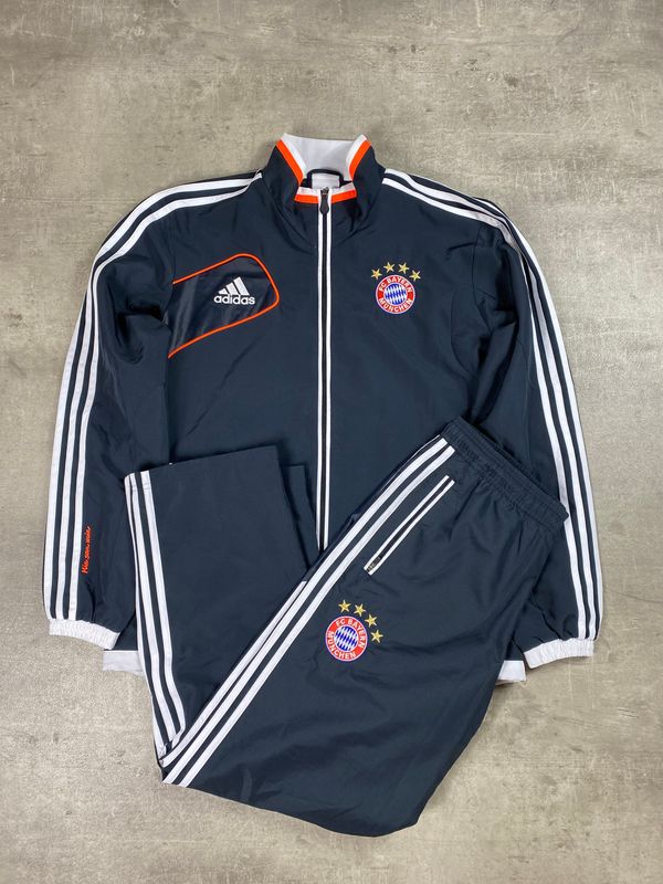 Bayern Munich Tracksuit Retro Adidas Black 2011/2012