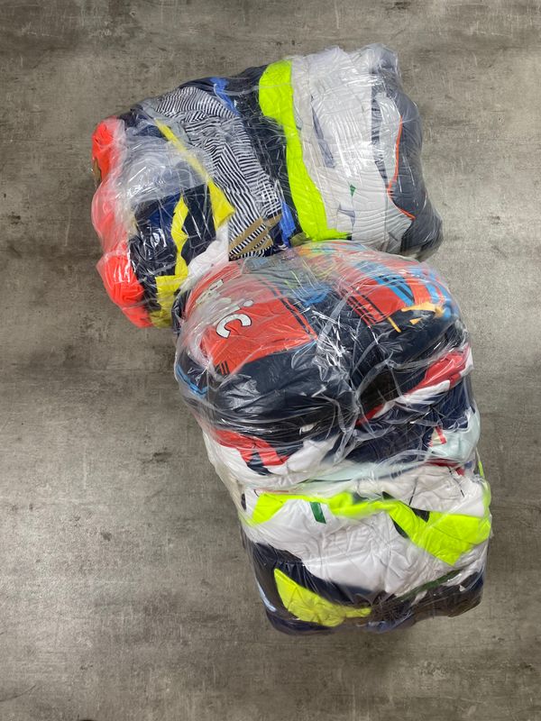 Lot of sportswear / Lote de Ropa deportiva Lot of sportswear / Lote de Ropa deportiva