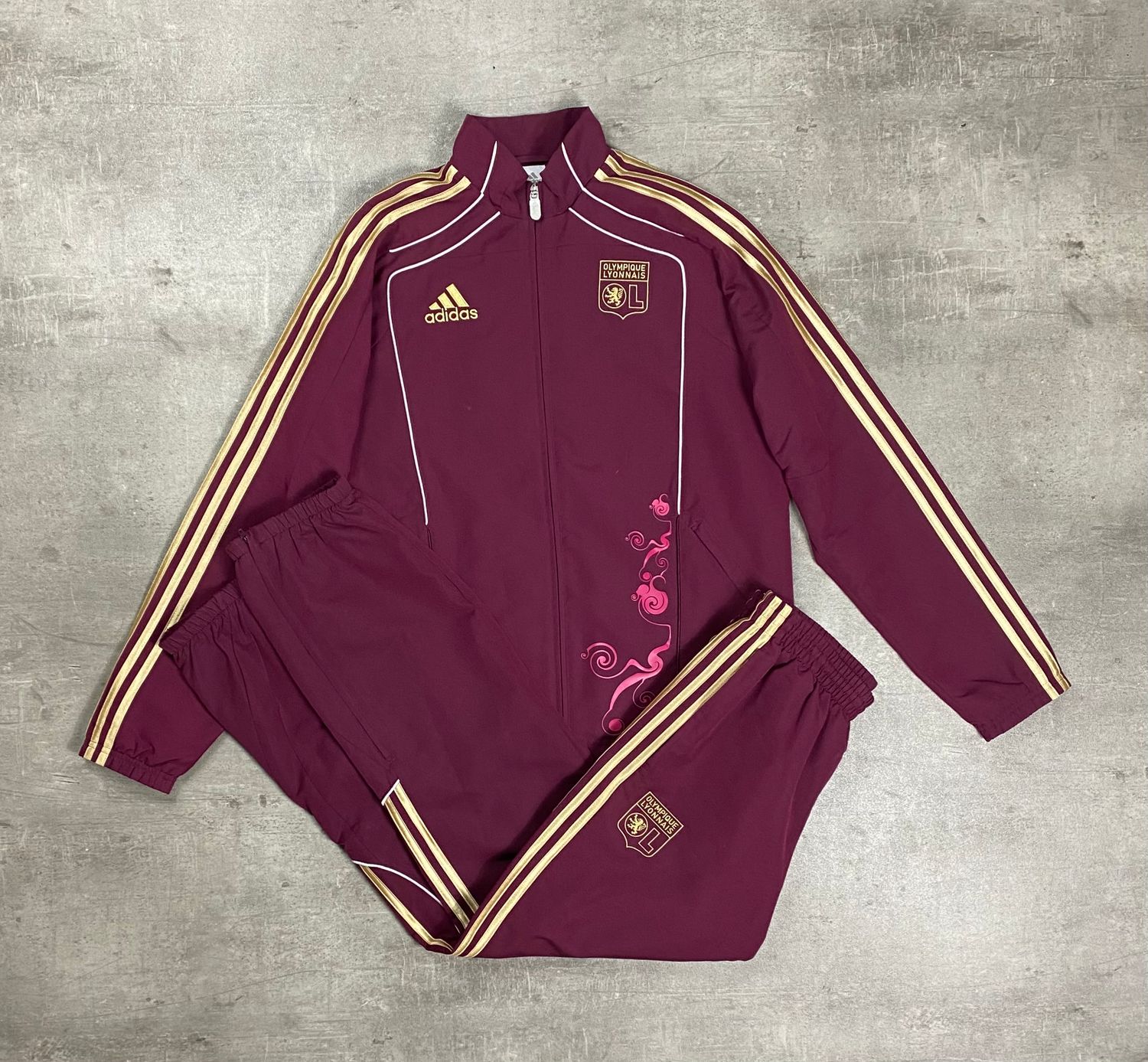 OLYMPIQUE LYONNAIS Tracksuit Retro Adidas 2010 Burdeos OLYMPIQUE LYONNAIS Tracksuit Retro Adidas 2010 Burdeos