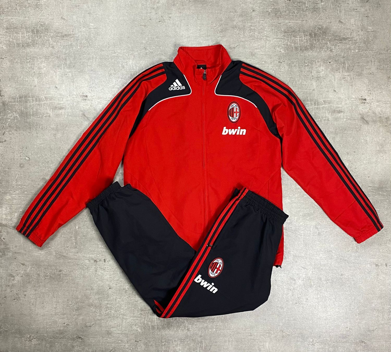 AC Milán Tracksuit Retro Adidas 2008 Red AC Milán Tracksuit Retro Adidas 2008 Red