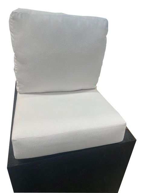 Kensington Nurture Wht Lng Chr Csh (DISPLAY ONLY)