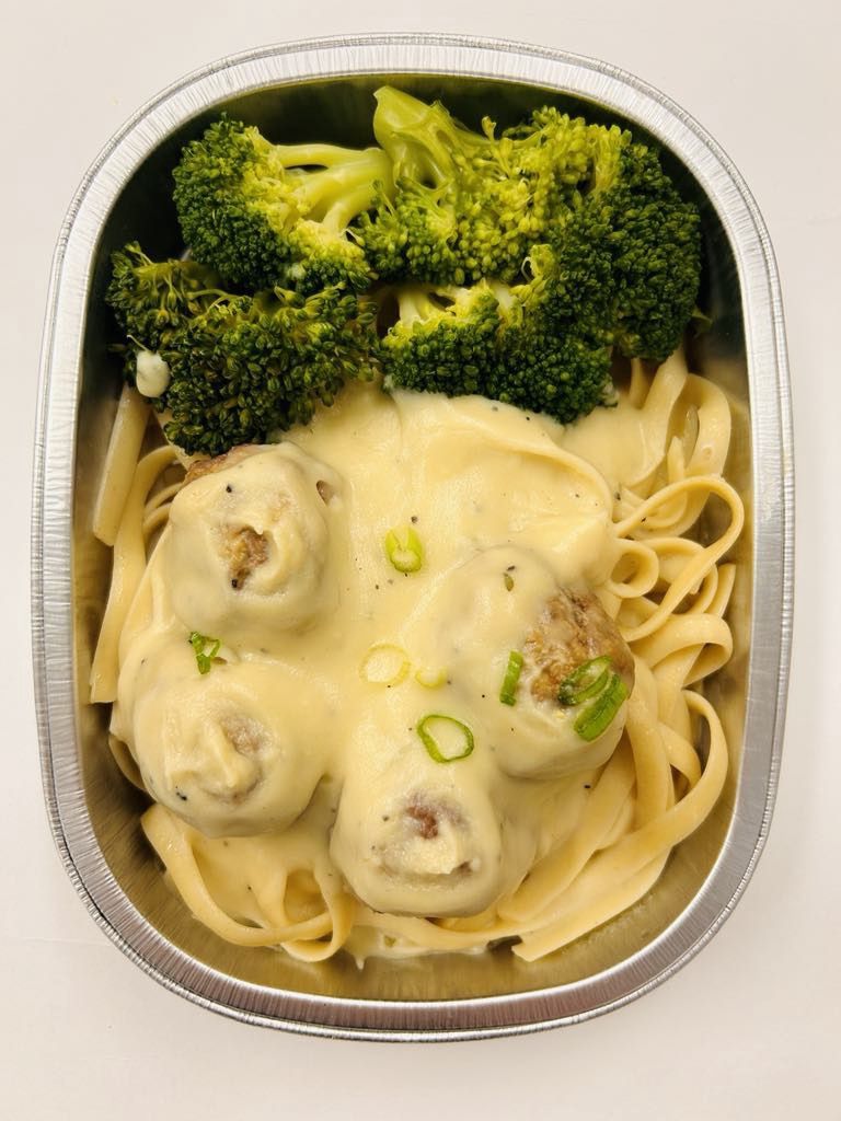 Boulettes suédoises, fettucine et brocoli