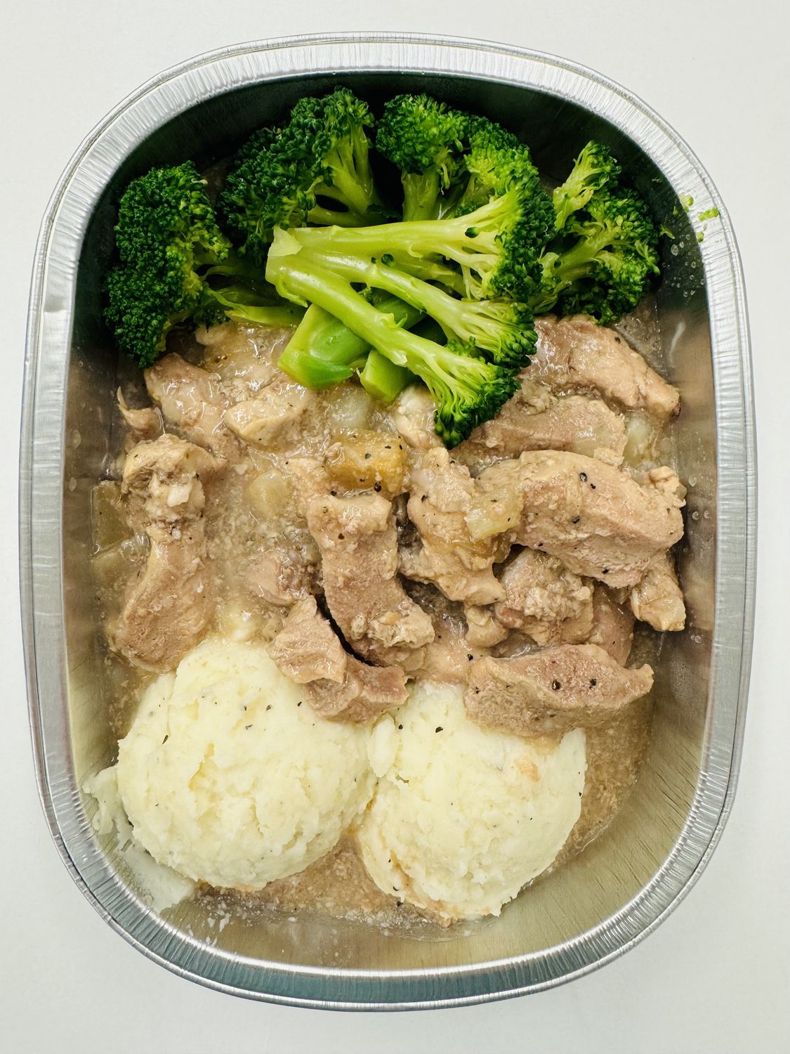 Mijoté de porc et pommes servi avec patates pilées et brocoli