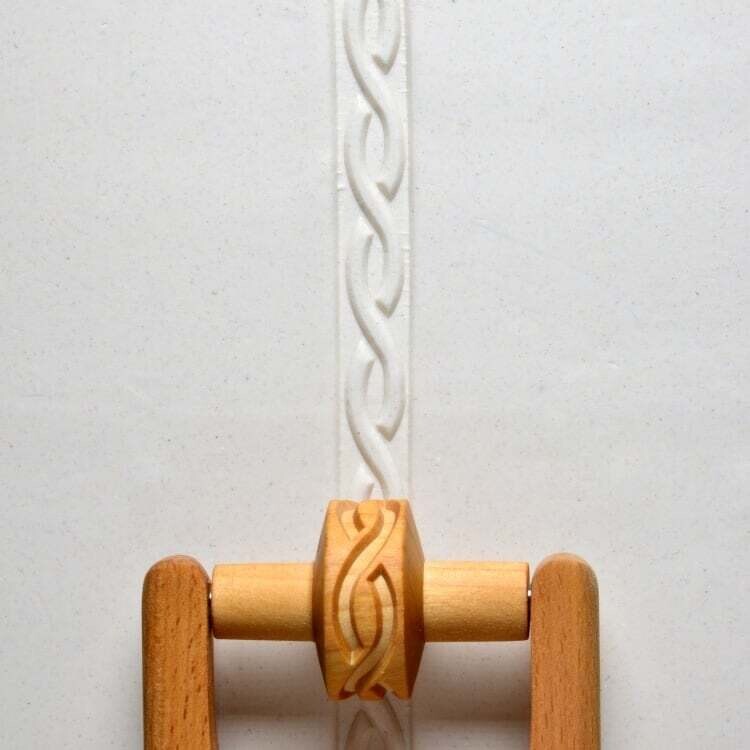 Small Roller 019 - Twining Strands