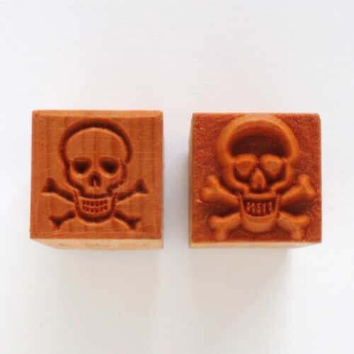Med Square Stamp 150 - Skull &amp; Crossbones
