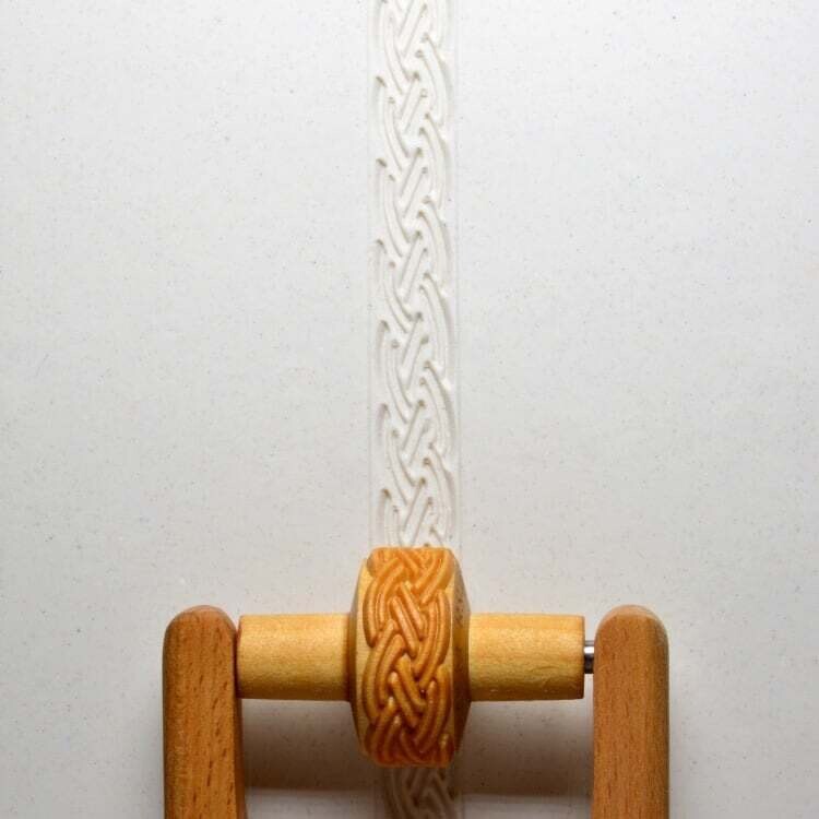 Small Roller 002 - Braid