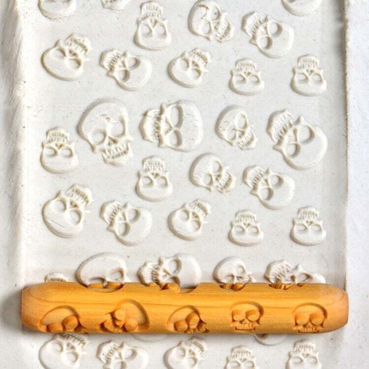 Hand Roller 033 - Skulls