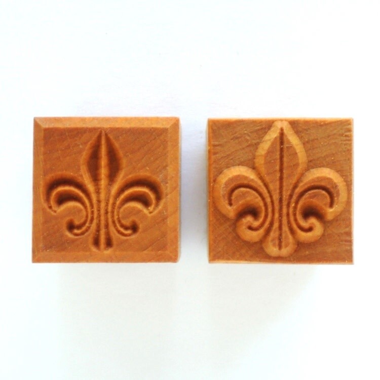 Med Square Stamp 111 - Fluer-De-Lis