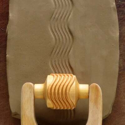 Med Roller 017 - Wavy Lines