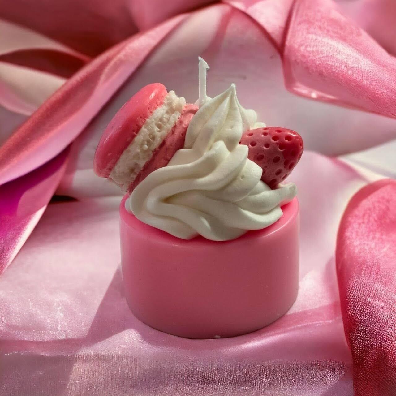 Strawberry Cheesecake Minicake