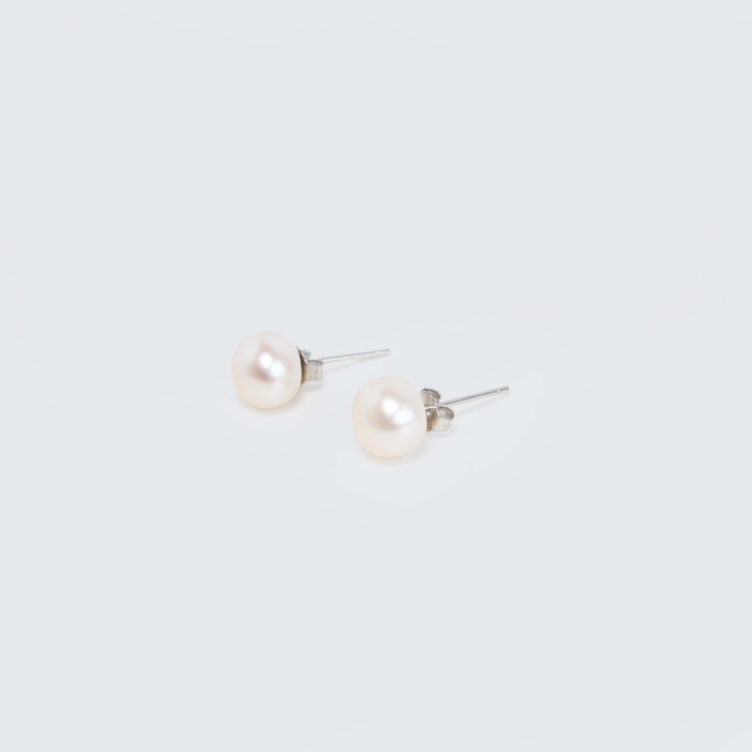 Pearl Classic studs