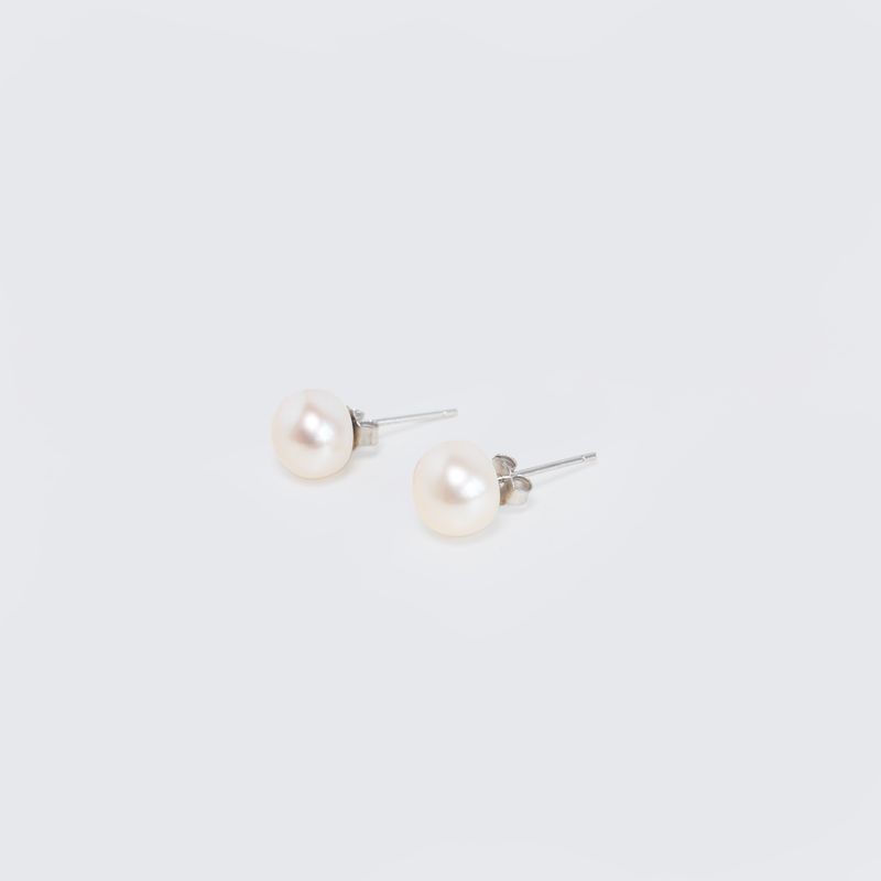 Pearl Classic studs