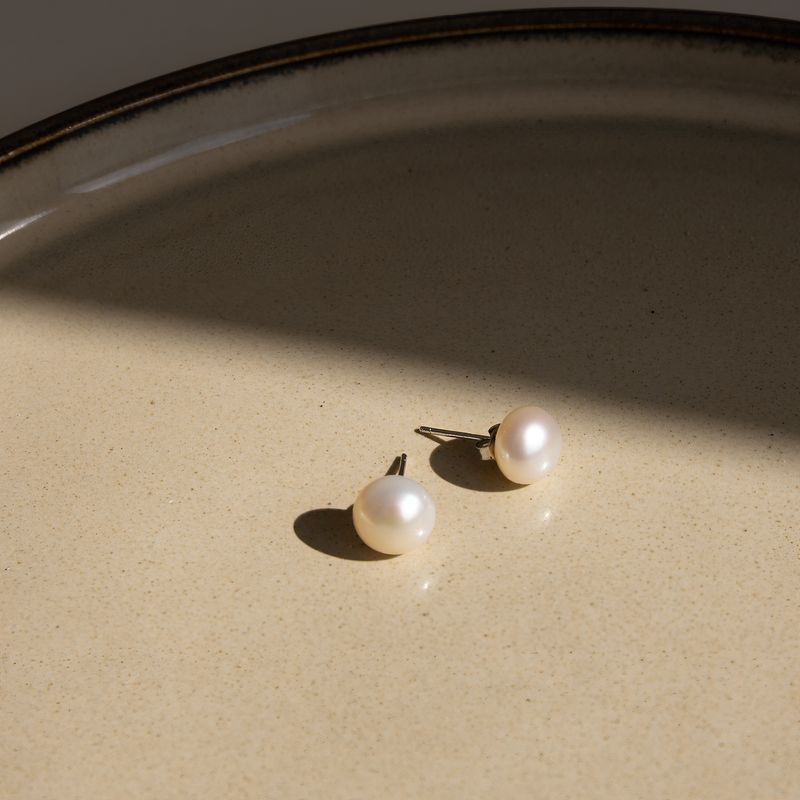 Pearl Classic studs