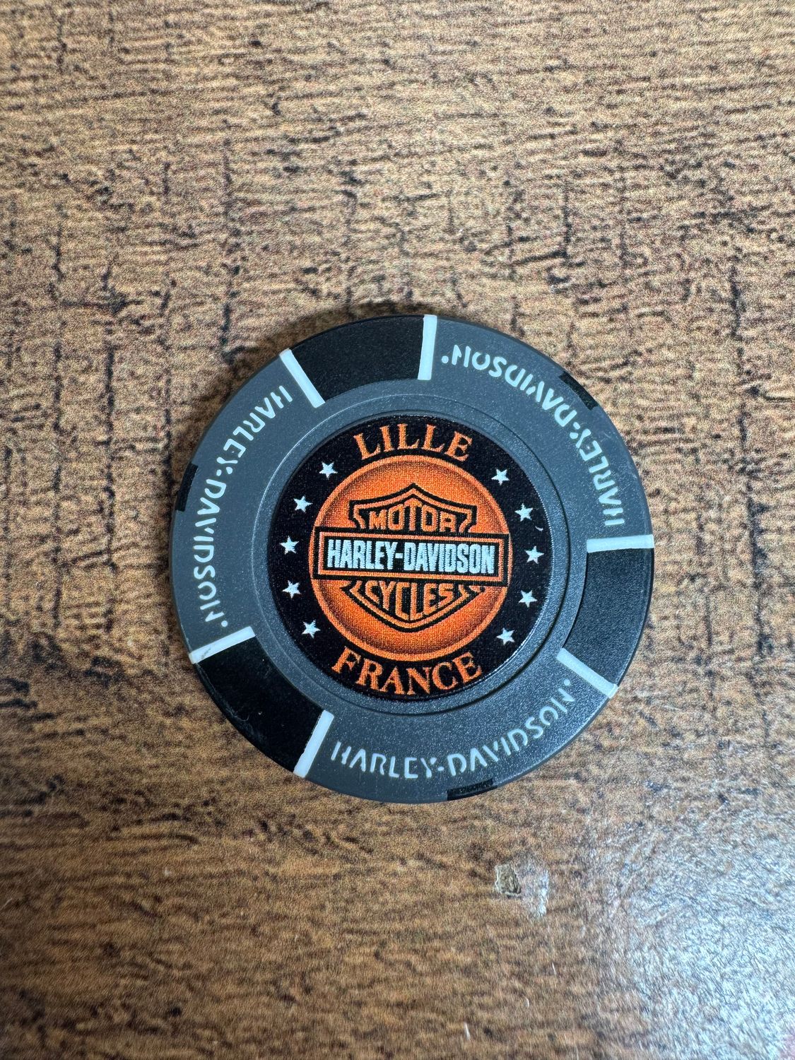 jetons de poker gris et noir