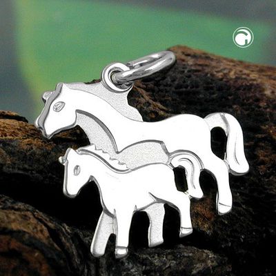 Anhänger 13x14mm Fohlen mit Stute matt-glänzend rhodiniert Silber 925 Anhänger 13x14mm Fohlen mit Stute matt-glänzend rhodiniert Silber 925