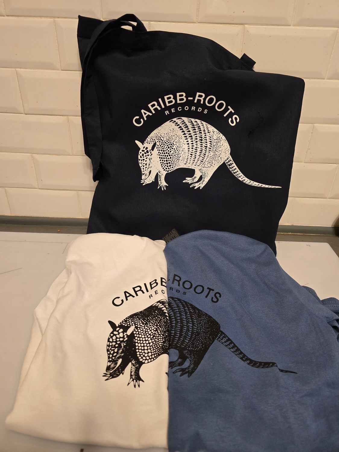 CARIBB ROOTS - ARMADILLO TEE