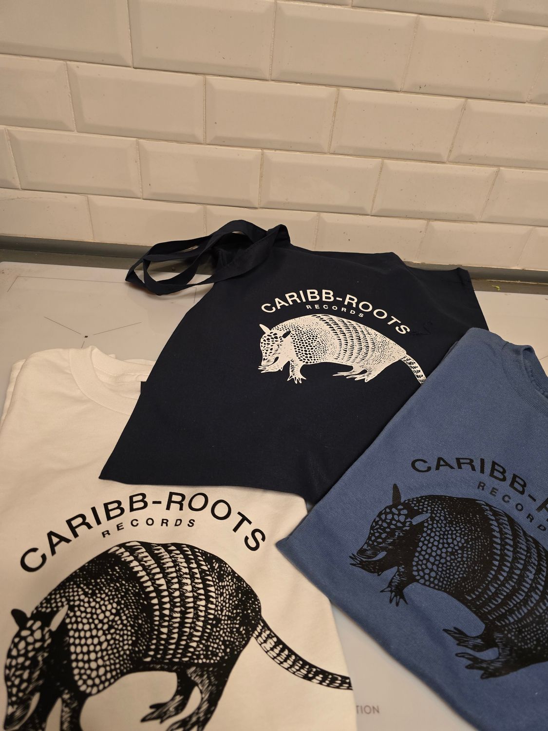CARIBB ROOTS - ARMADILLO TEE