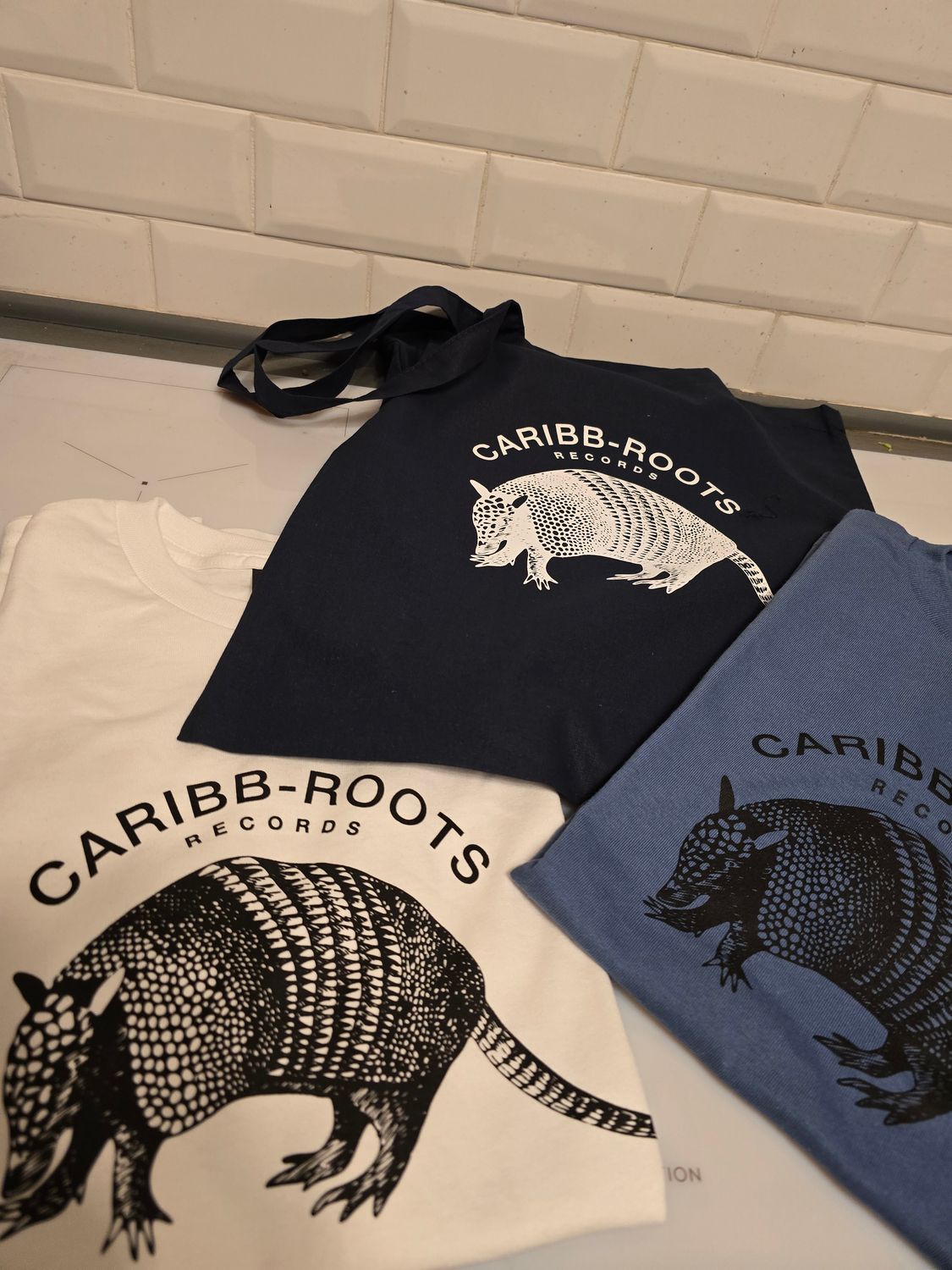 CARIBB ROOTS - ARMADILLO TEE
