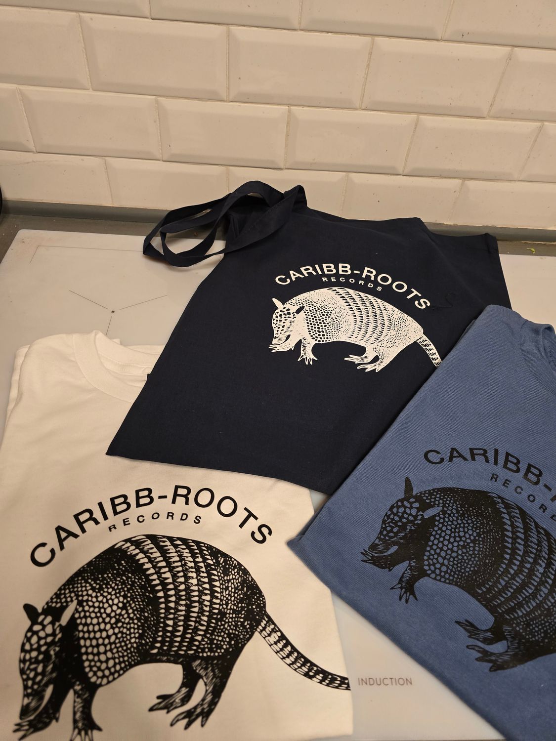 CARIBB ROOTS - ARMADILLO TEE